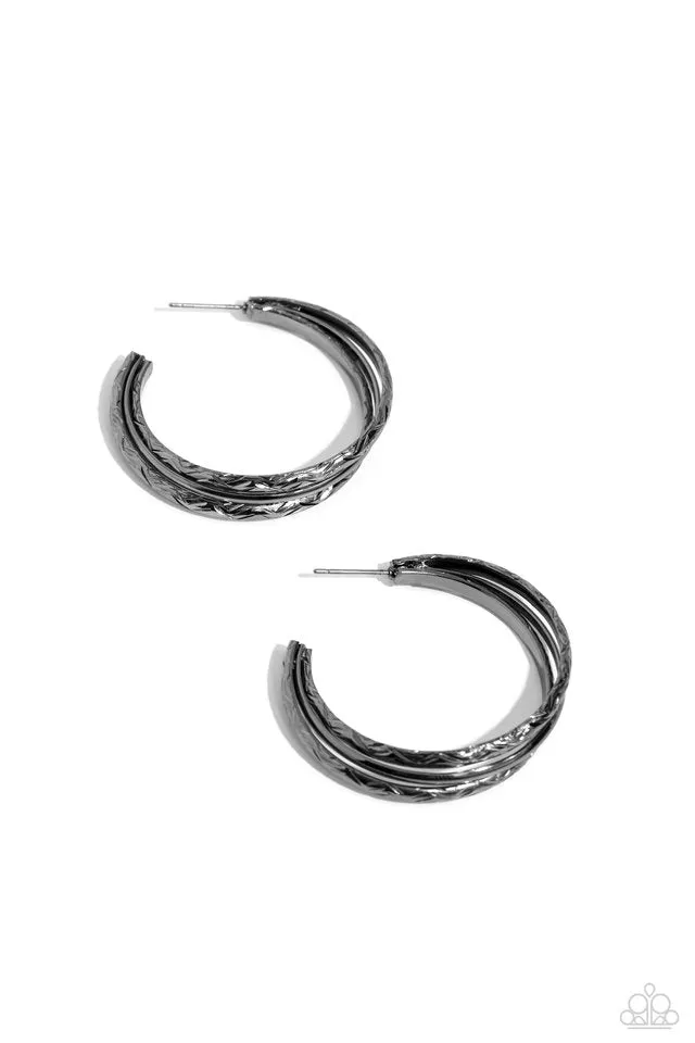 Paparazzi Earring ~ CONTOUR de Force - Black