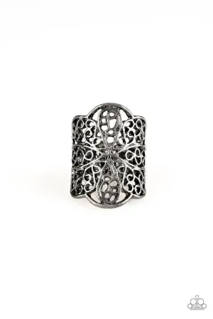 Paparazzi Ring ~ The Way You Make Me FRILL- Black