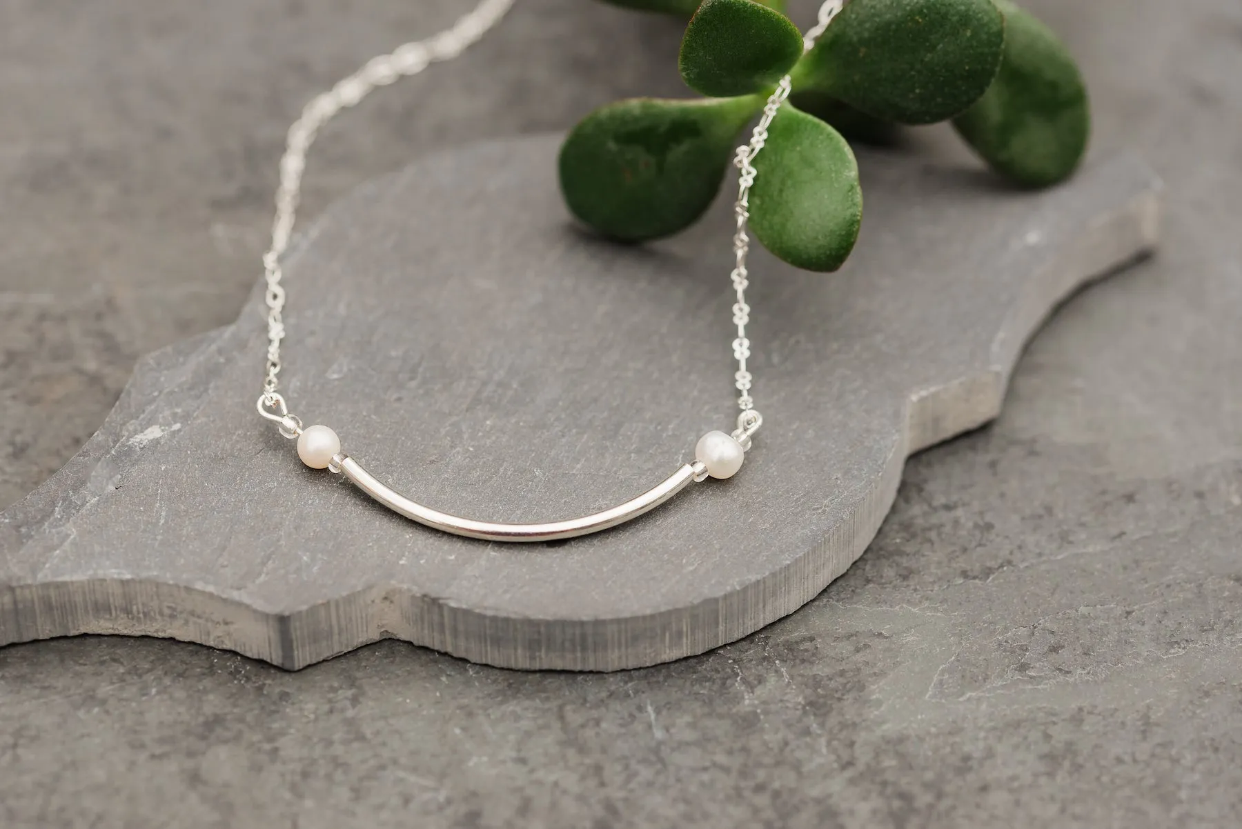 Shining Arch Necklace