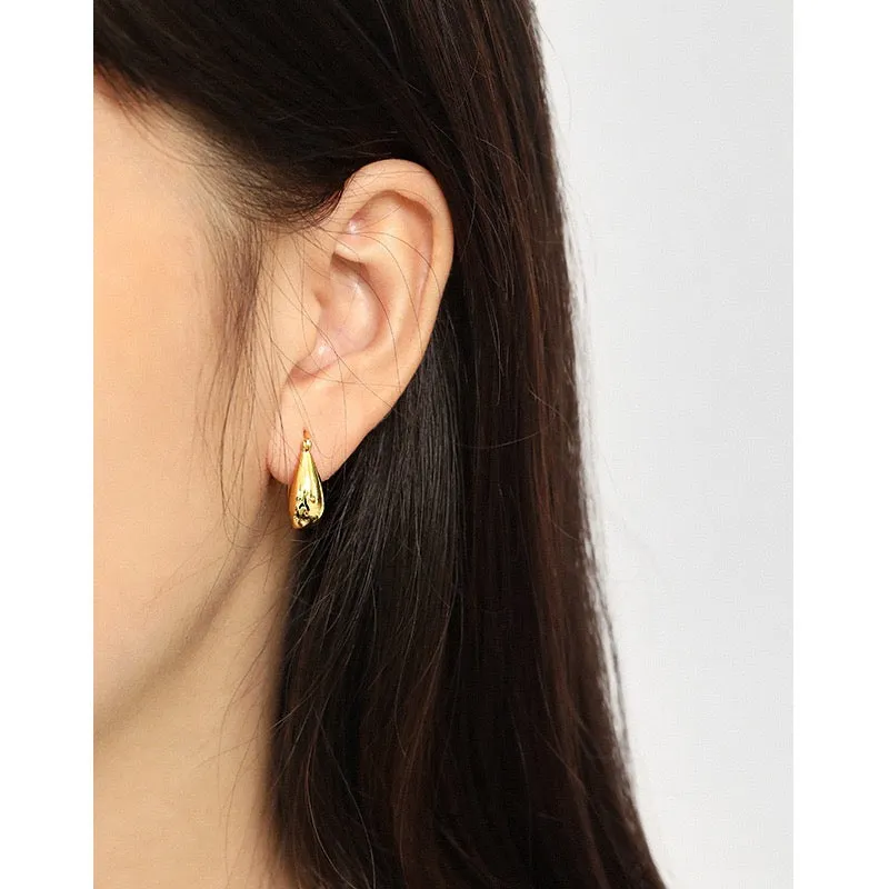 Sleek Gold  Teardrop Hoops jlt11568