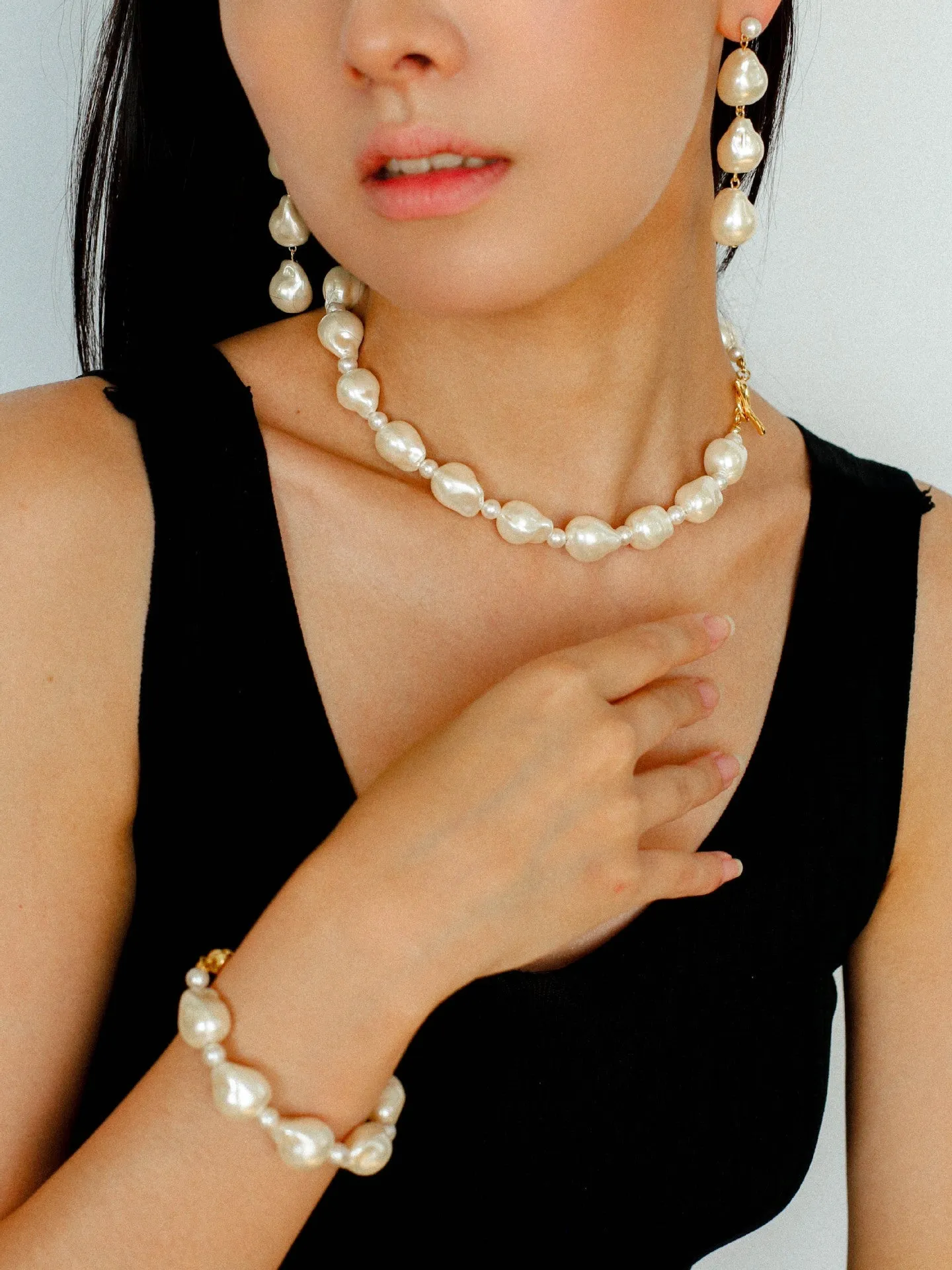 Stylish Baroque Pearl and Bead Beaded Bracelet with Magnetic Clasp